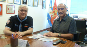 El presidente Ferlise junto a los Scouts