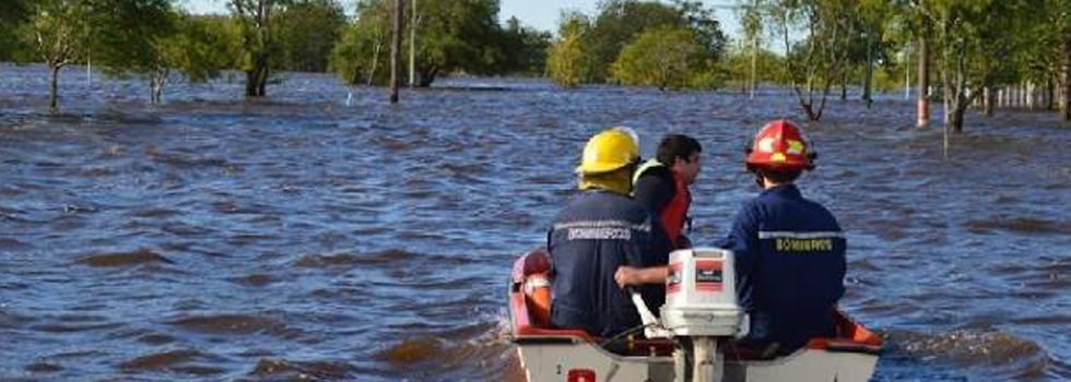 Inundaciones Bs As: 10 mil evacuados y 39 ciudades afectadas. Los bomberos voluntarios héroes indiscutidos