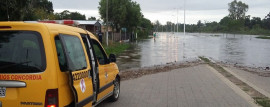 Los bomberos trabajan sin descanso por las inundaciones del Litoral