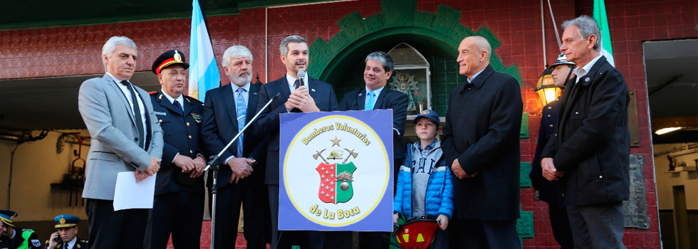 Marcos Peña homenajeó a los bomberos junto a Ferlise y Milanesi en La Boca