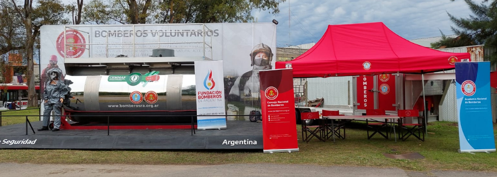 Los Bomberos Voluntarios en Tecnópolis